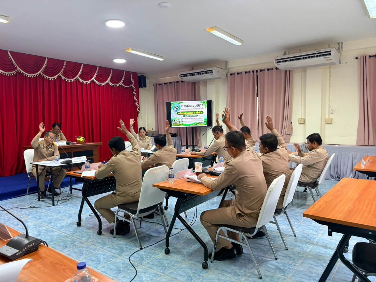 องค์การบริหารส่วนตำบลน้ำหัก จัดการประชุมสภาสมัยสามัญ สมัยที่3 ครั้งที่ 2 ประจำปี พ.ศ. 2569
เมื่อเวลา 10.00 น. วันพุธที่ 26 สิงหาคม 2569  ณ ห้องประชุมสภาองค์การบริหารส่วนตำบลน้ำหัก