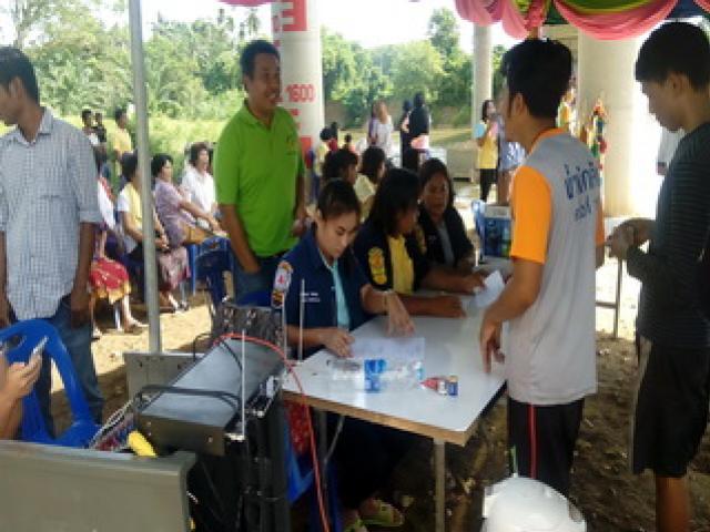ประเพณีการแข่งเรือพลิส 2558