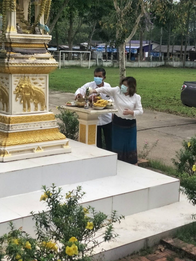 คณะผู้บริหาร สมาชิกสภาตำบล พนักงาน และลูกจ้างในองค์การบริหารส่วนตำบลน้ำหัก จัดกิจกรรมทำบุญถวายภัตตาอ