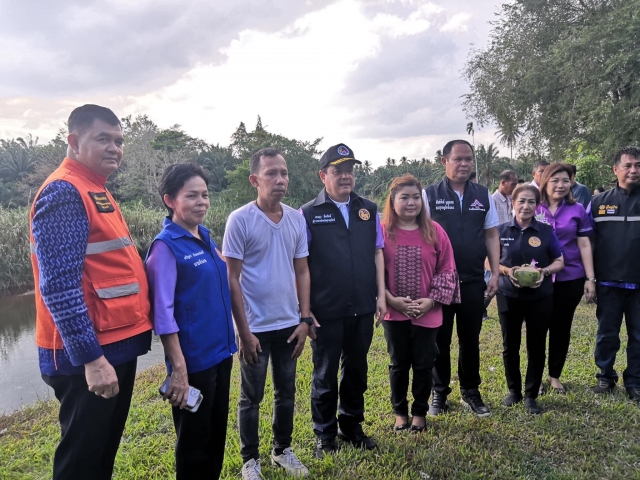 ลงพื้นที่และประชุมแก้ปัญหาความเดือดร้อน จากการทรุดตัวของตลิ่่งและการเปลี่ยนเส้นทางน้ำ